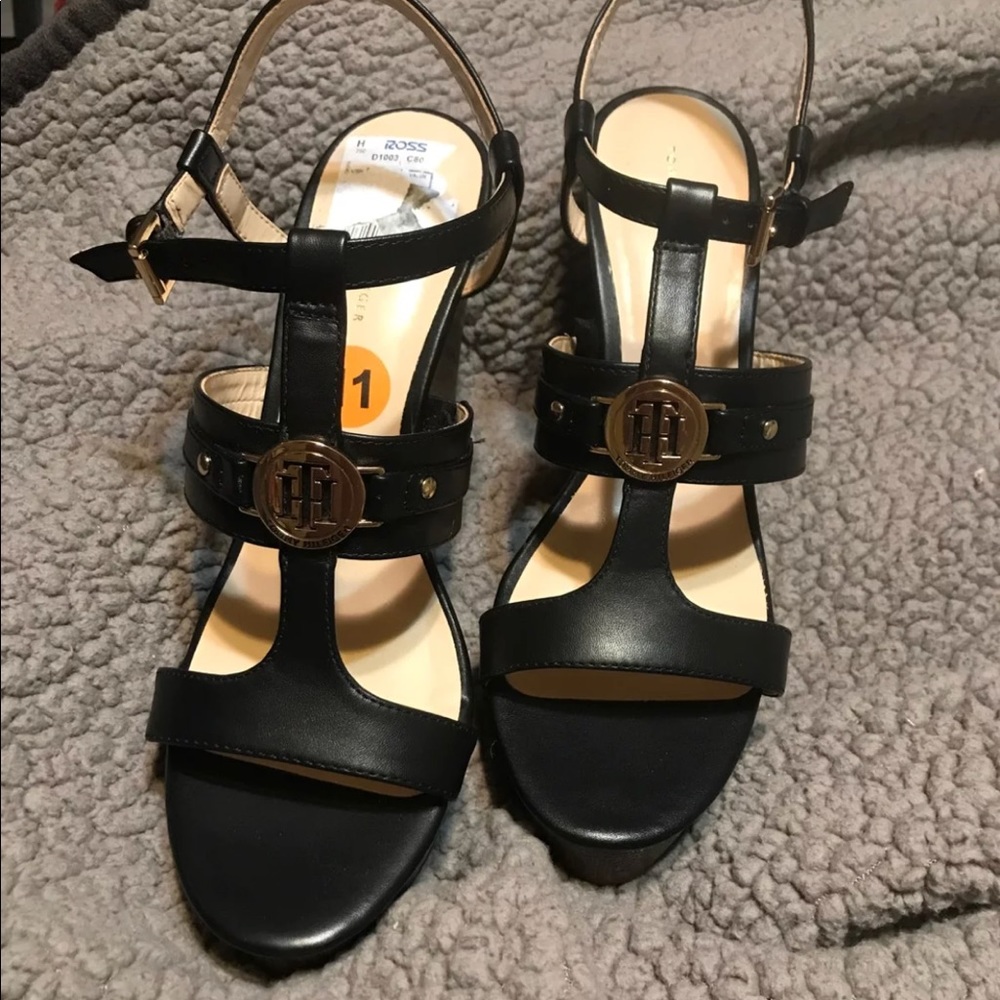 Black wedges